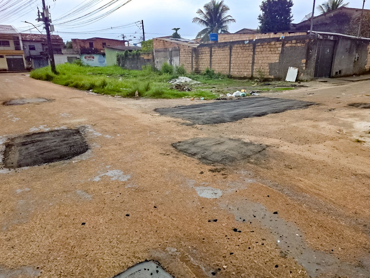 Operação tapa-buracos chega ao Parque Ecológico e melhora a infraestrutura do bairro 5