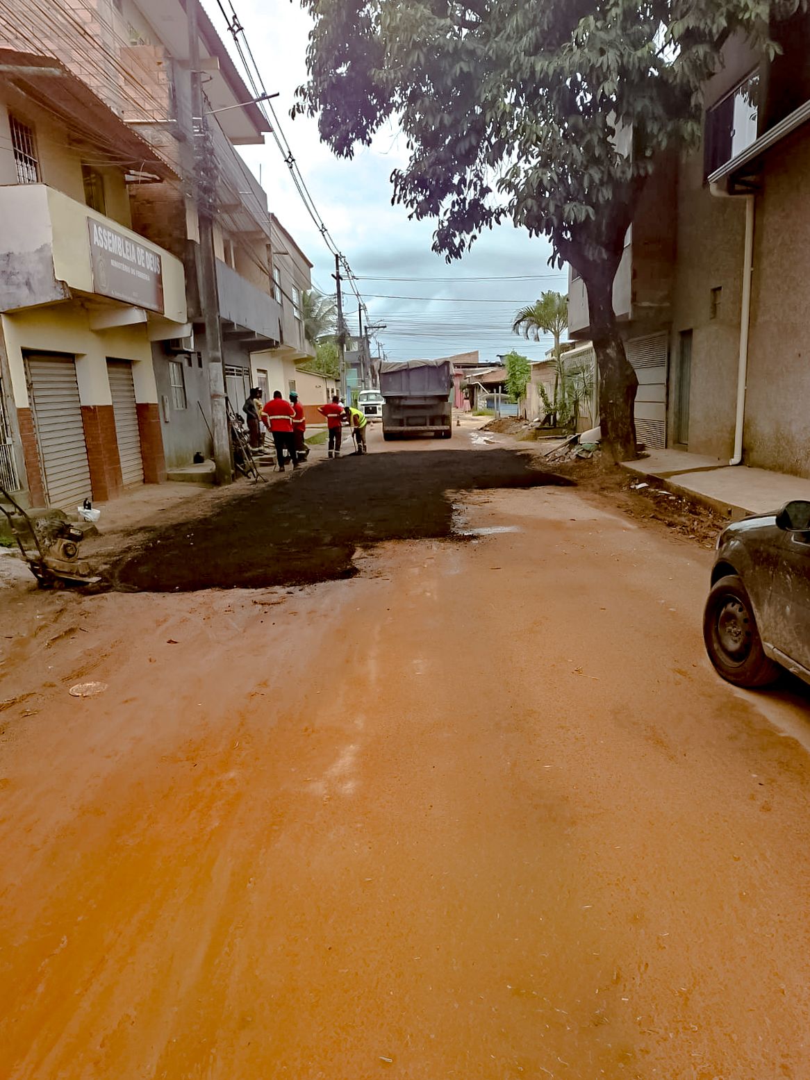Operação tapa-buracos chega ao Parque Ecológico e melhora a infraestrutura do bairro 4