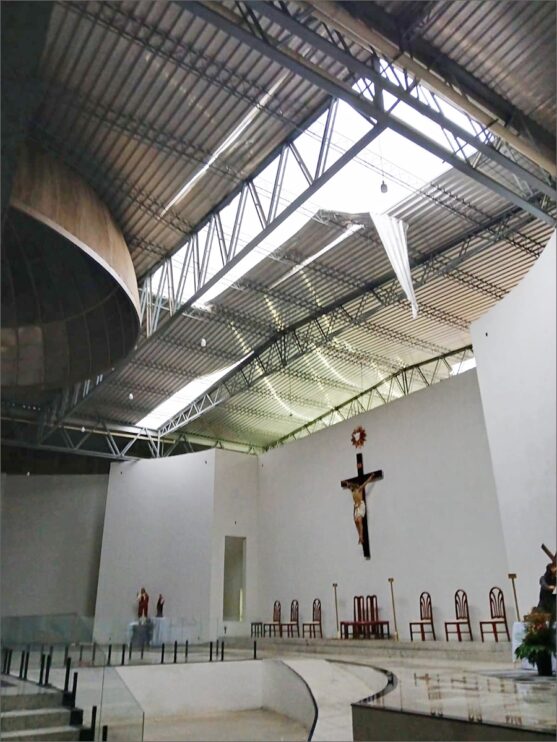 Vendaval provoca sérios danos no teto da Igreja de Santa Rita de Cássia, em Eunápolis 4