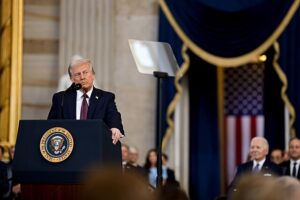 Trump anuncia fim de acordo com o Irã na Otan e chama governantes de ‘lixo’ Trump anuncia fim de acordo com o Irã na Otan e chama governantes de ‘lixo’ 1