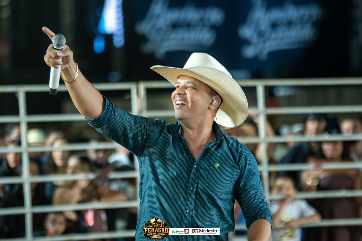 Humberto & Ronaldo abrem a primeira edição da Feragro Rodeio Show & Cavalgada de Periquito-MG 8
