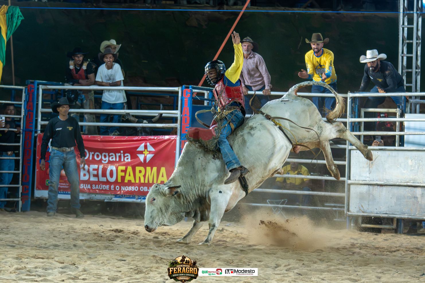 Humberto & Ronaldo abrem a primeira edição da Feragro Rodeio Show & Cavalgada de Periquito-MG 7