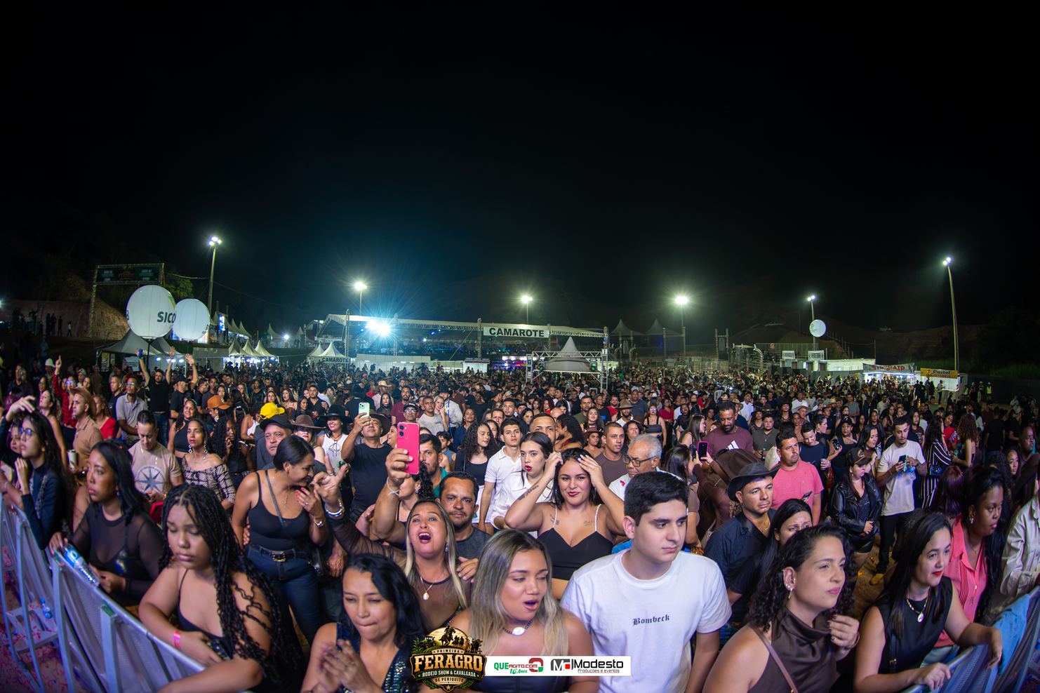 Humberto & Ronaldo abrem a primeira edição da Feragro Rodeio Show & Cavalgada de Periquito-MG 14