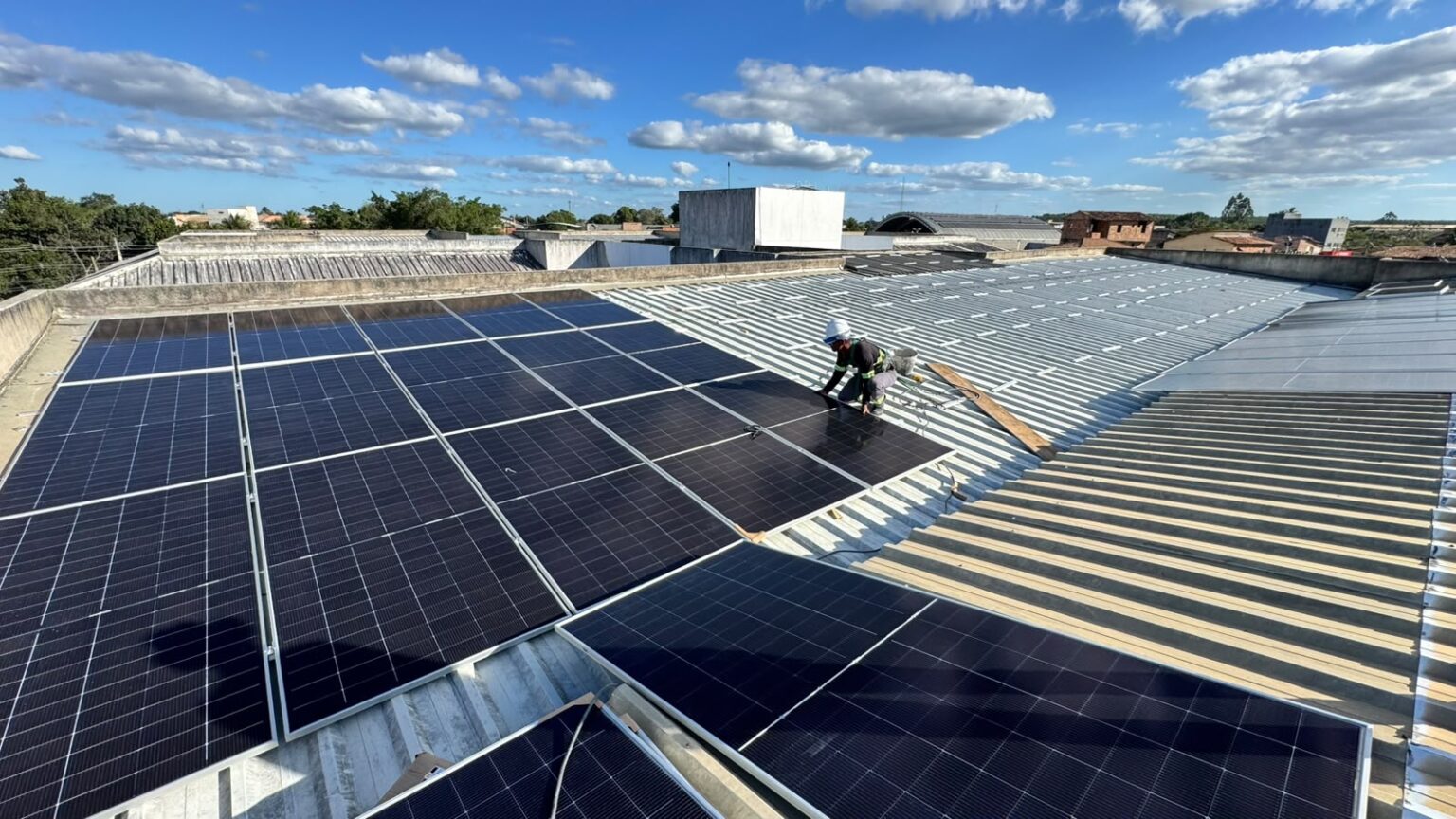 Prefeitura de Eunápolis inicia instalação de sistema de energia solar na Escola Antônio Batista, no Juca Rosa Prefeitura de Eunápolis inicia instalação de sistema de energia solar na Escola Antônio Batista, no Juca Rosa 7
