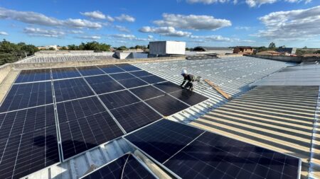 Prefeitura de Eunápolis inicia instalação de sistema de energia solar na Escola Antônio Batista, no Juca Rosa Prefeitura de Eunápolis inicia instalação de sistema de energia solar na Escola Antônio Batista, no Juca Rosa 10