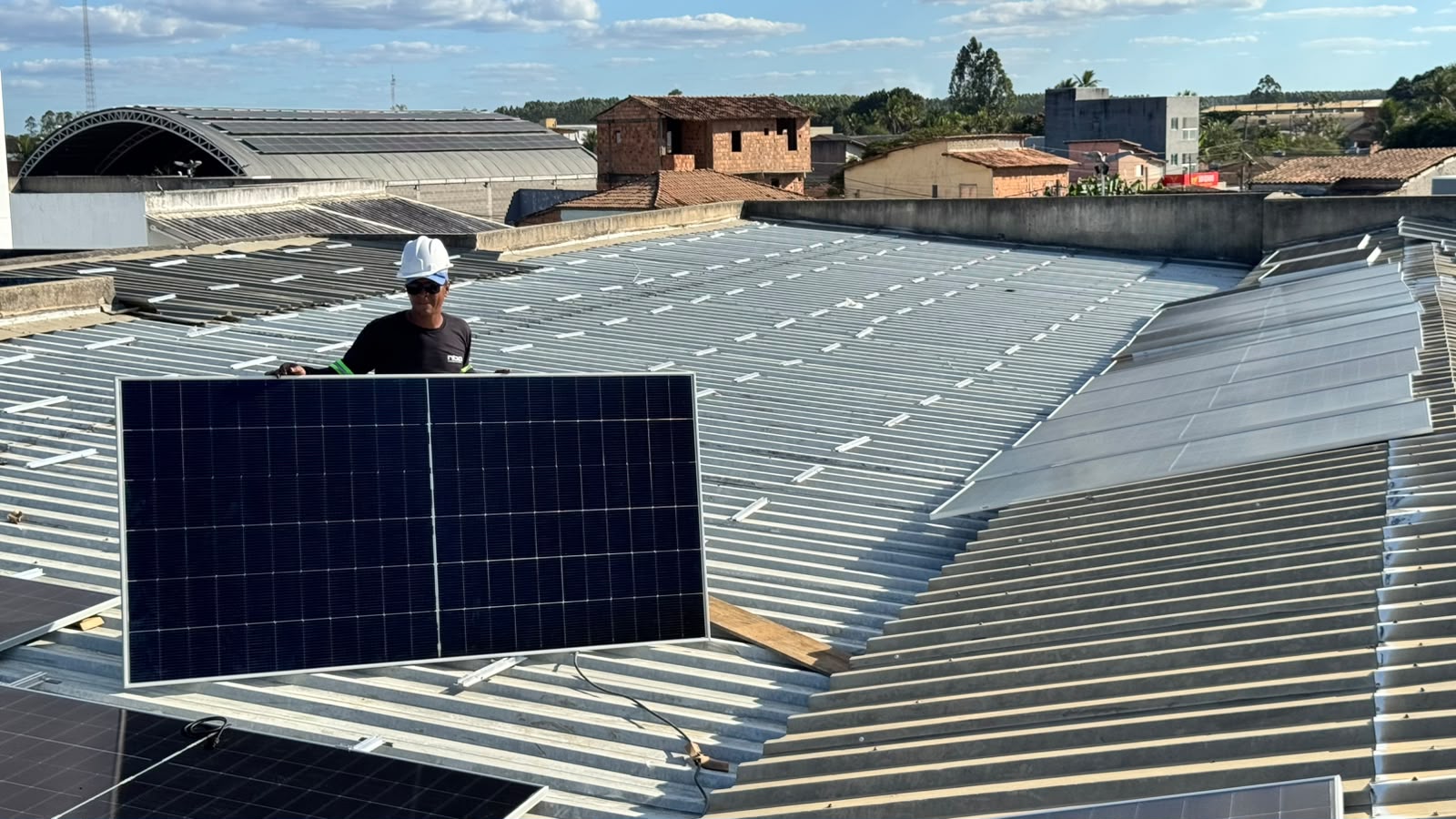 Prefeitura de Eunápolis inicia instalação de sistema de energia solar na Escola Antônio Batista, no Juca Rosa 7