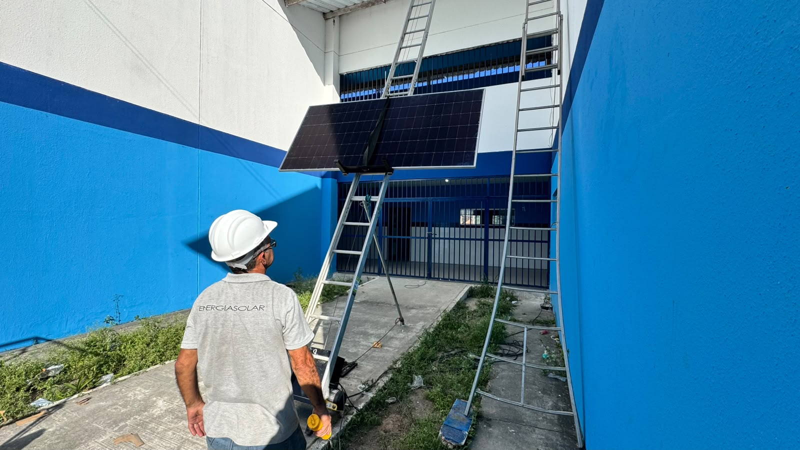 Prefeitura de Eunápolis inicia instalação de sistema de energia solar na Escola Antônio Batista, no Juca Rosa 5