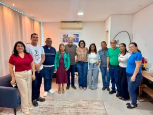 Prefeito Robério Oliveira recebe APLB e apresenta avanços e propostas para valorização dos profissionais da educação Prefeito Robério Oliveira recebe APLB e apresenta avanços e propostas para valorização dos profissionais da educação 1