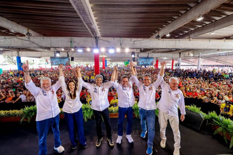Convenção de Jerônimo reúne mais de 30 mil pessoas e mostra a grande força do time de Lula na Bahia Convenção de Jerônimo reúne mais de 30 mil pessoas e mostra a grande força do time de Lula na Bahia 4