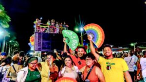 3ª Parada da Diversidade colore as ruas de Porto Seguro e celebra inclusão 3ª Parada da Diversidade colore as ruas de Porto Seguro e celebra inclusão 117