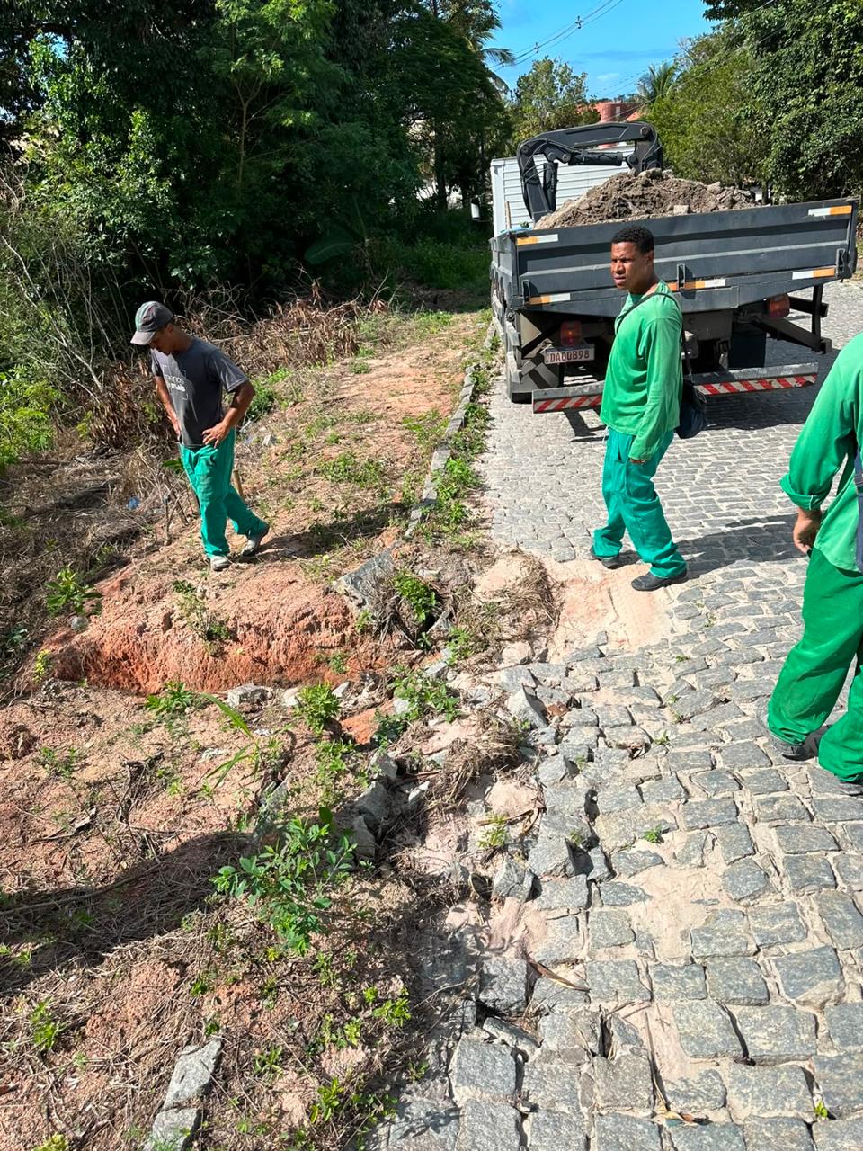 Ladeira do Village recebe serviços de recuperação e manutenção 7