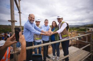 Deputada Cláudia Oliveira acompanha governador Jerônimo Rodrigues em vistoria da nova ponte sobre o Rio Jequitinhonha Deputada Cláudia Oliveira acompanha governador Jerônimo Rodrigues em vistoria da nova ponte sobre o Rio Jequitinhonha 1
