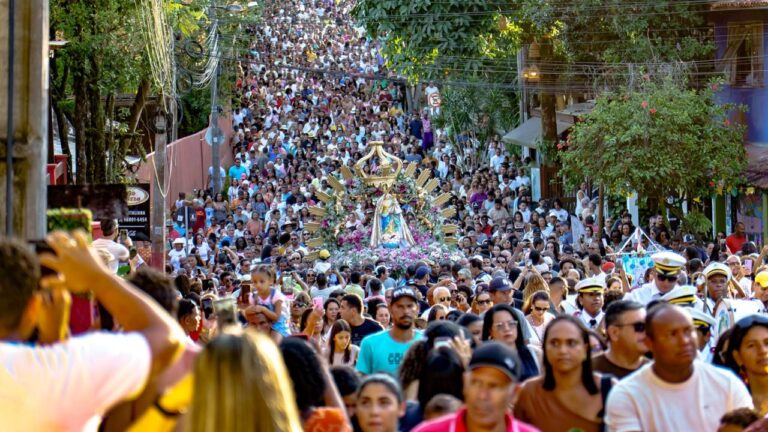 Arraial d’Ajuda celebra sua padroeira encerrando festa de 475 anos de tradição Arraial d’Ajuda celebra sua padroeira encerrando festa de 475 anos de tradição 120
