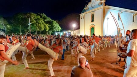 Abertura do Salão de Artes destaca talentos de Porto Seguro na Cidade Histórica Abertura do Salão de Artes destaca talentos de Porto Seguro na Cidade Histórica 5