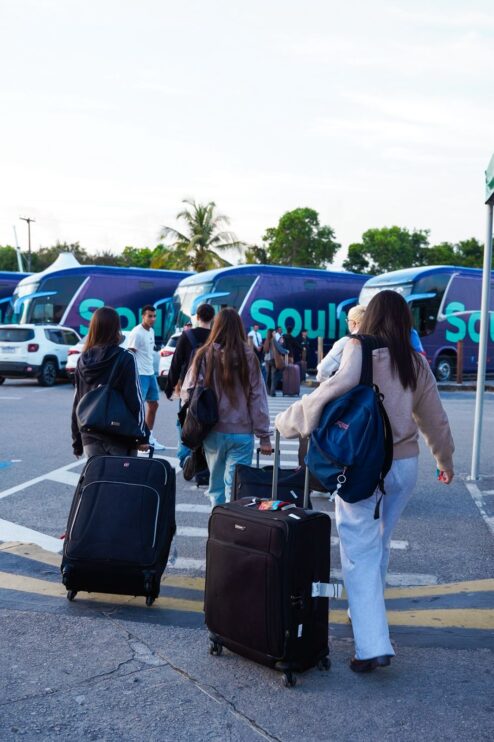 Porto Seguro inicia temporada estudantil com 6,4 mil jovens sul-americanos 4