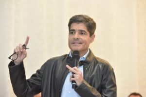 ACM Neto promete barragens e parceria para Conquista ACM Neto promete barragens e parceria para Conquista 1