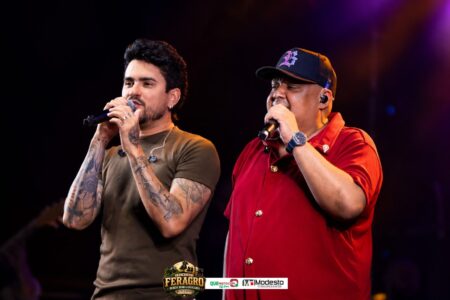 Humberto & Ronaldo abrem a primeira edição da Feragro Rodeio Show & Cavalgada de Periquito-MG 4