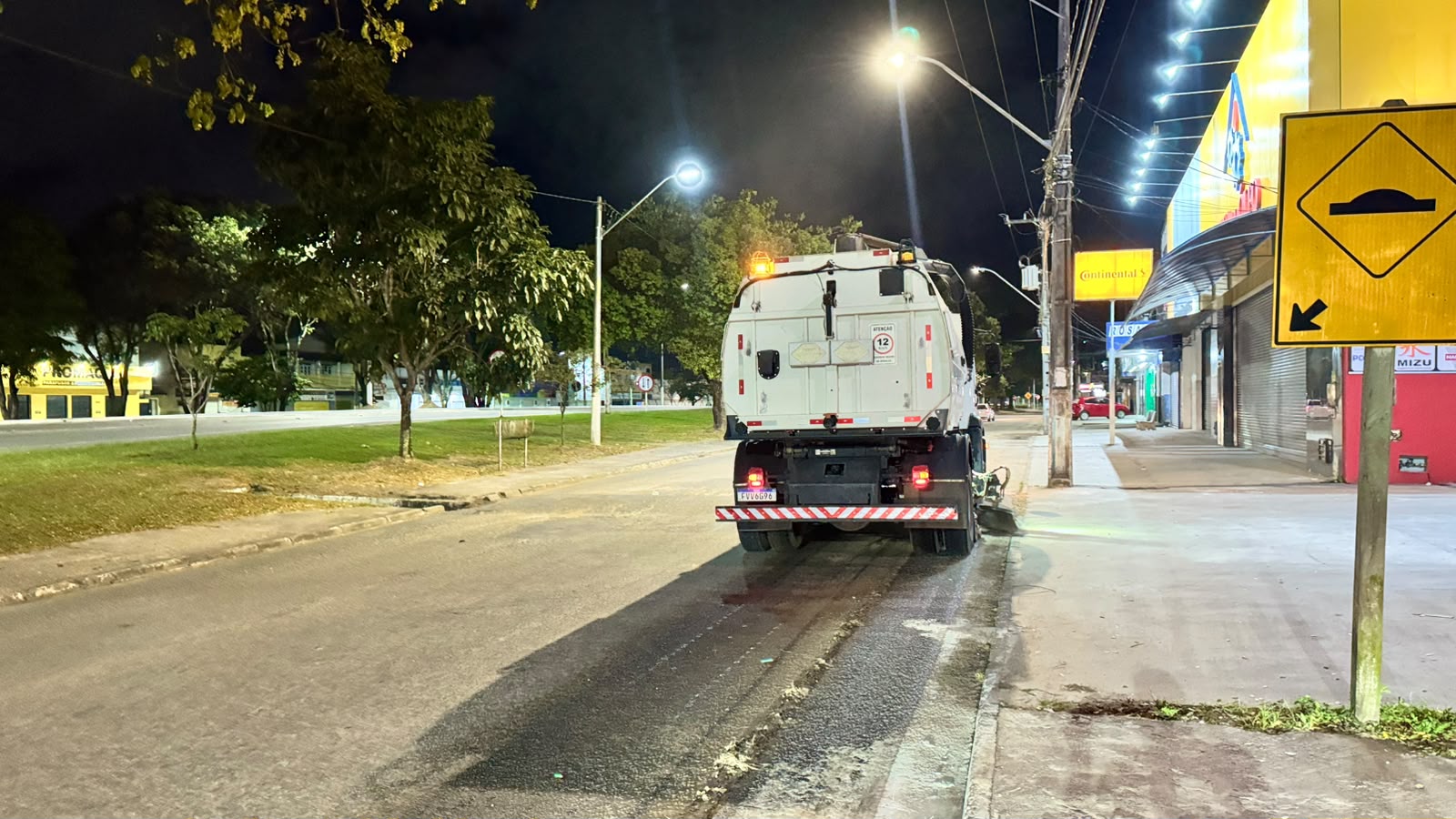 Prefeitura de Eunápolis inicia varrição mecanizada nas vias da cidade 6