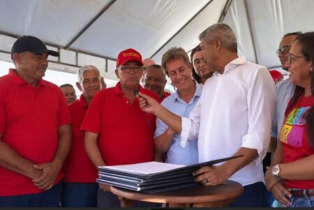 Jerônimo anuncia licitação para pavimentar trecho da BA-997 em Caravelas 6