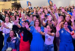 Mulheres se reúnem em Eunápolis e reforçam apoio à reeleição de Cláudia Oliveira 2