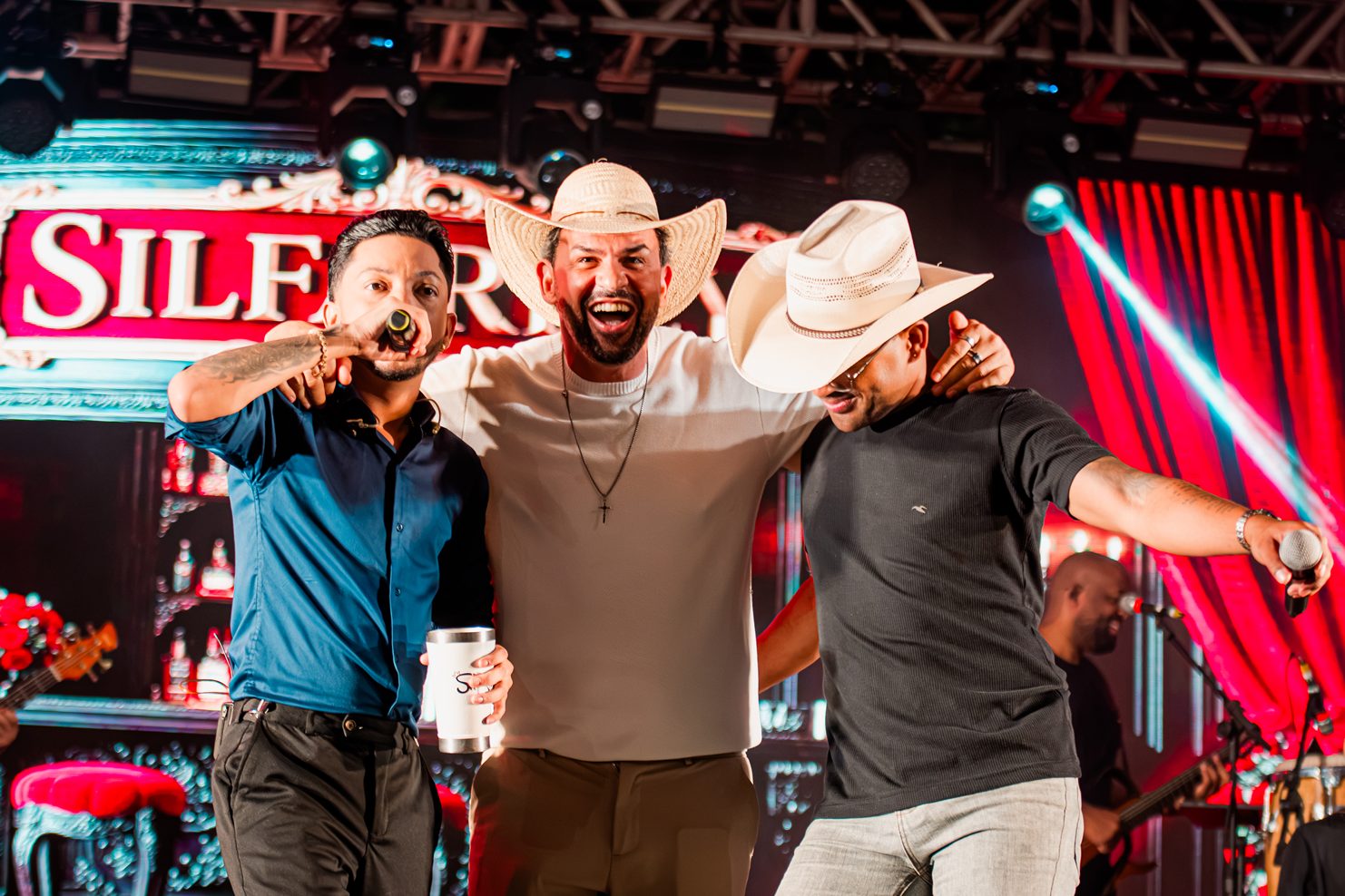 Milsinho Toque Dez, Silfarley e Vitinho Cachorro animam a terceira noite da Expo Teixeira 2026 13