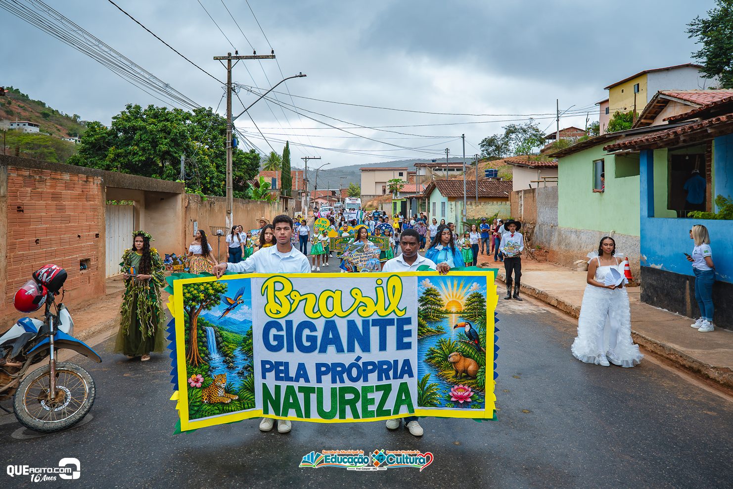 Desfile Cívico de 7 de Setembro reúne centenas de pessoas em Frei Gaspar 17