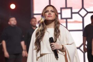 Sarah Farias critica uso excessivo de smartphones por líderes religiosos Sarah Farias critica uso excessivo de smartphones por líderes religiosos 1