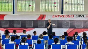 Teatro Cego leva inclusão e novas experiências sensoriais a alunos da rede municipal de Eunápolis Teatro Cego leva inclusão e novas experiências sensoriais a alunos da rede municipal de Eunápolis 1