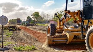 Agrovila recebe ações de patrolamento e manutenção com maquinário pesado Agrovila recebe ações de patrolamento e manutenção com maquinário pesado 117