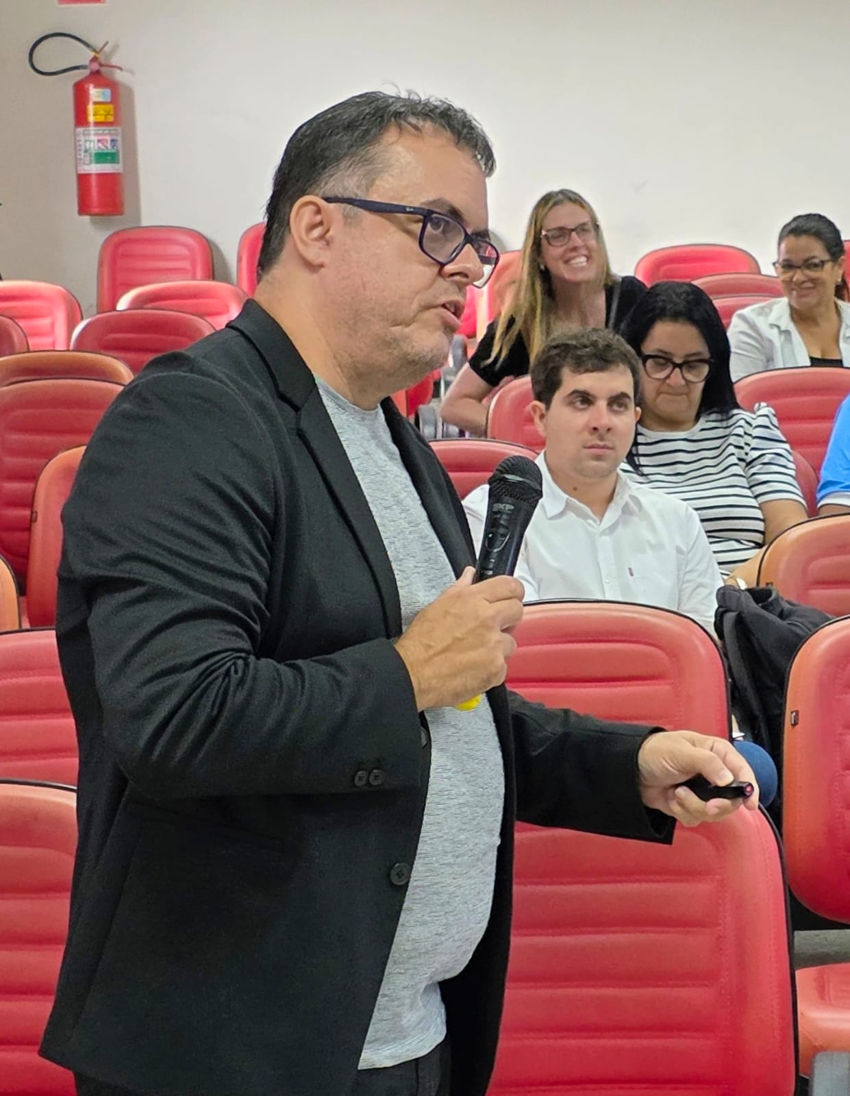 Lei Orçamentária/2027 é discutida em audiência pública na Câmara de Eunápolis 5