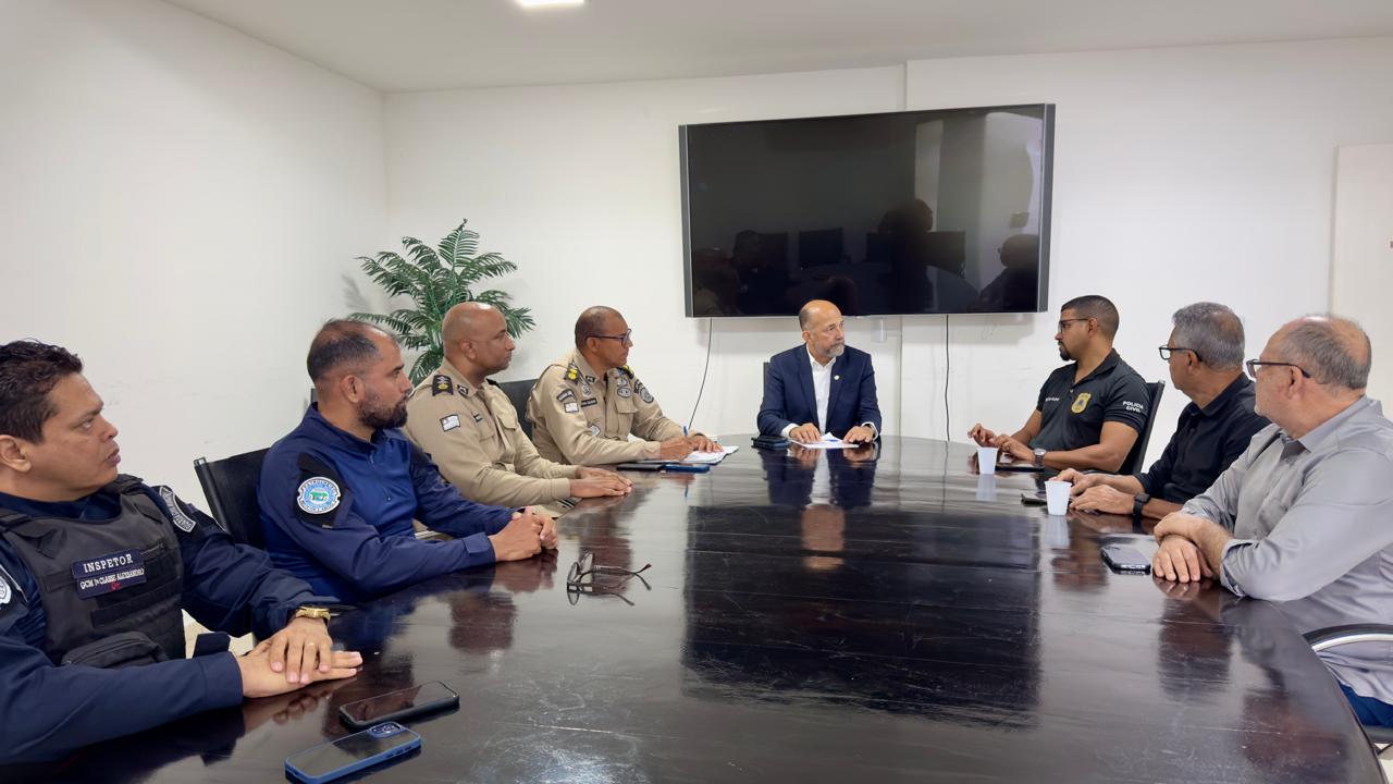Prefeito de Eunápolis se reúne com forças de segurança para discutir atuação no município 5