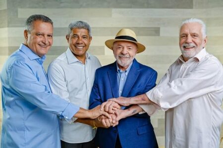 Time de Lula e Jerônimo realiza mobilização em Teixeira de Freitas neste sábado Time de Lula e Jerônimo realiza mobilização em Teixeira de Freitas neste sábado 125