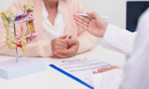 Pacientes com câncer colorretal têm medicamento aprovado pela Anvisa Pacientes com câncer colorretal têm medicamento aprovado pela Anvisa 118
