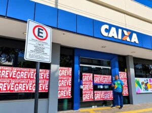 TST determina que 60% dos bancários da Caixa permaneçam trabalhando durante greve TST determina que 60% dos bancários da Caixa permaneçam trabalhando durante greve 1