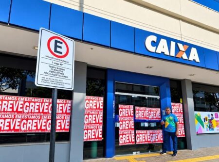 TST determina que 60% dos bancários da Caixa permaneçam trabalhando durante greve TST determina que 60% dos bancários da Caixa permaneçam trabalhando durante greve 6