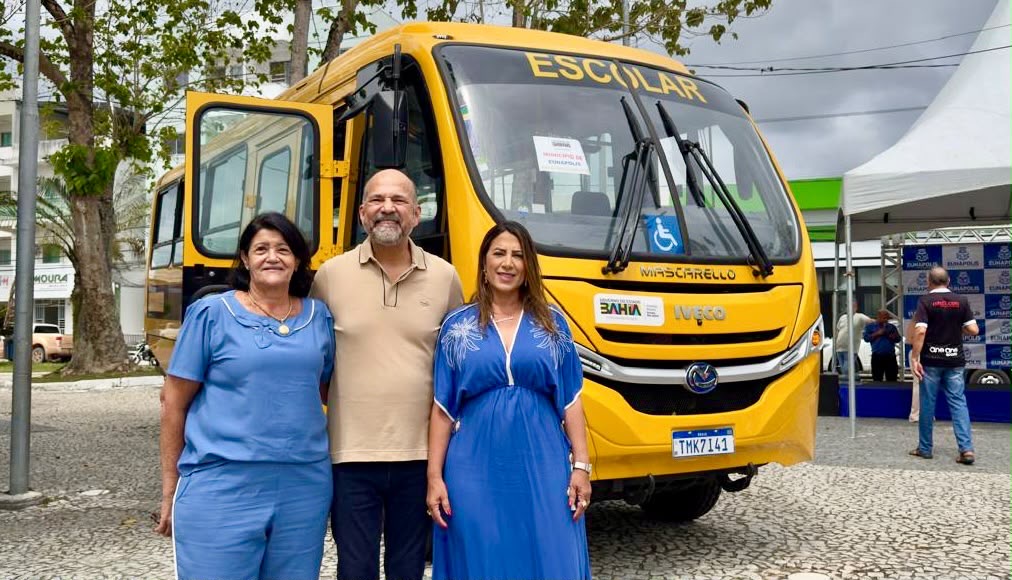 Prefeitura de Eunápolis entrega sete novos veículos para a Saúde, Educação, Assistência Social e Serviços Públicos 11