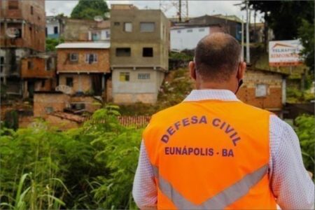 Eunápolis mobiliza moradores para construção do Plano Municipal de Redução de Riscos Eunápolis mobiliza moradores para construção do Plano Municipal de Redução de Riscos 126