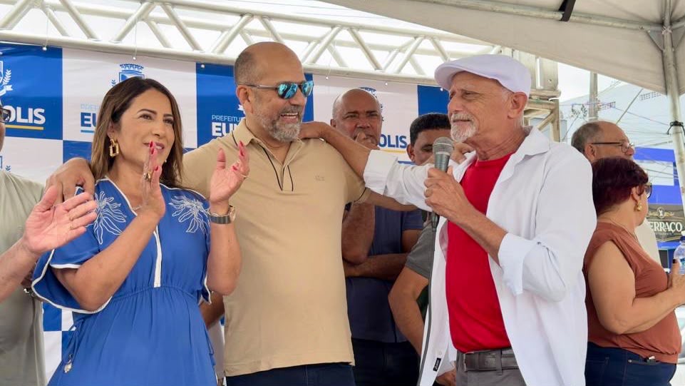 Prefeitura de Eunápolis entrega sete novos veículos para a Saúde, Educação, Assistência Social e Serviços Públicos 10