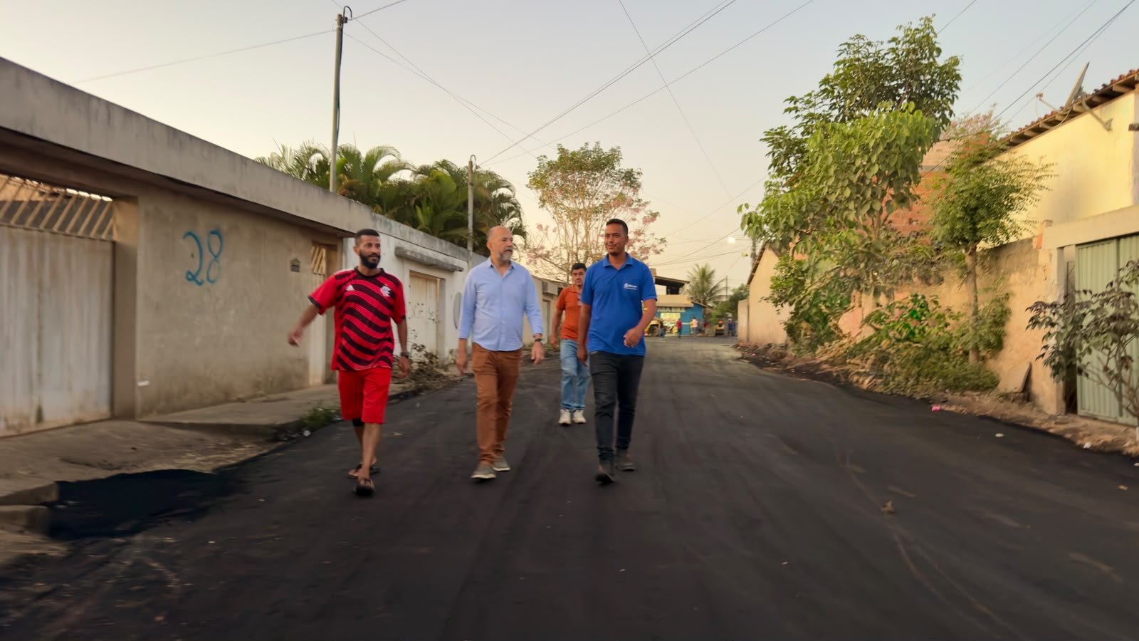 Moradores e comerciantes comemoram a chegada do asfalto no Nova Eunápolis; Prefeitura mantém ritmo acelerado nas pavimentações 5
