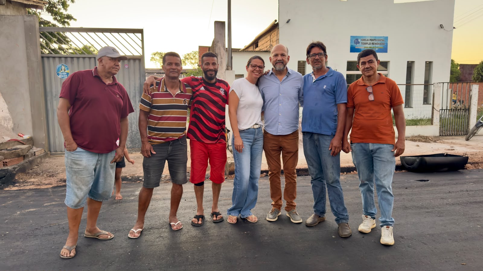 Moradores e comerciantes comemoram a chegada do asfalto no Nova Eunápolis; Prefeitura mantém ritmo acelerado nas pavimentações 8