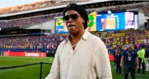 Retorno de Ronaldinho Gaúcho movimenta clube italiano e aumenta procura por ingressos 1
