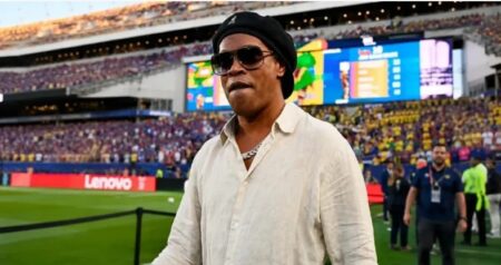 Retorno de Ronaldinho Gaúcho movimenta clube italiano e aumenta procura por ingressos 7