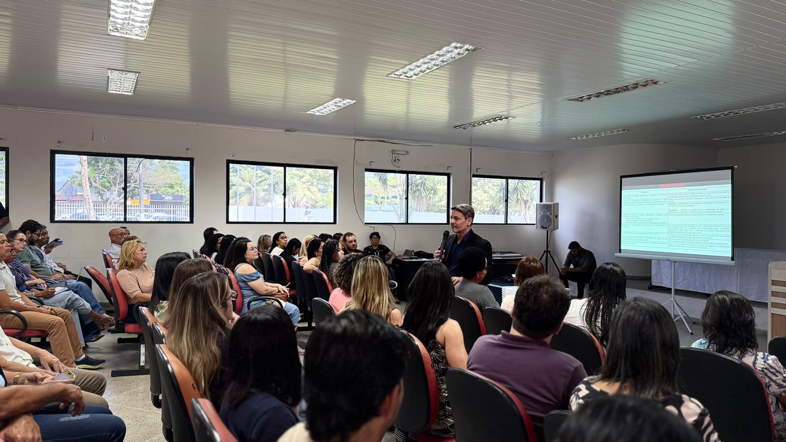 Eunápolis qualifica servidores para aprimorar fiscalização e gestão dos contratos públicos 8
