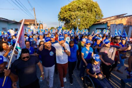 Robério lidera caminhada no Juca Rosa em apoio à reeleição de Cláudia Oliveira Robério lidera caminhada no Juca Rosa em apoio à reeleição de Cláudia Oliveira 5