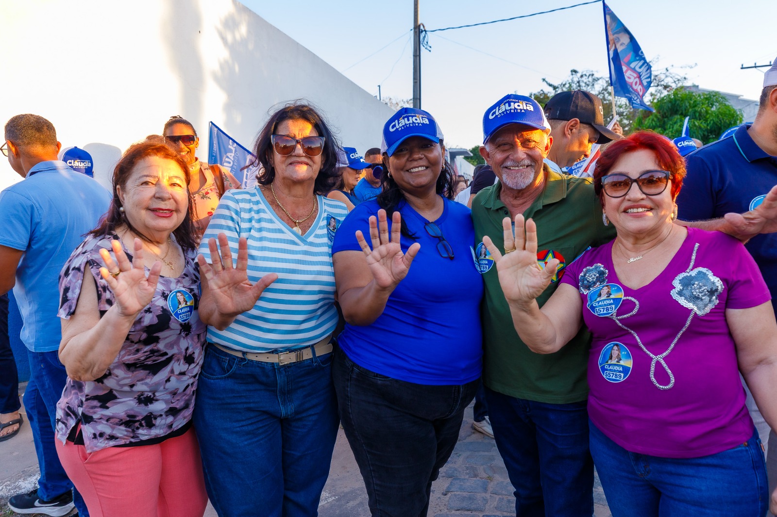 Robério lidera caminhada no Juca Rosa em apoio à reeleição de Cláudia Oliveira 5