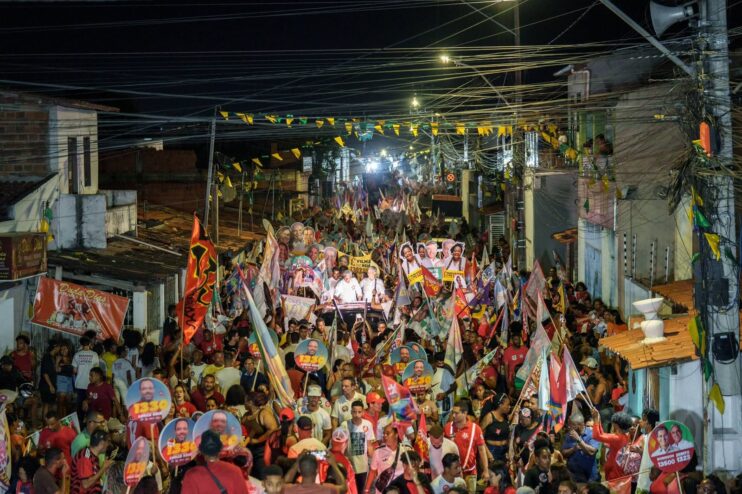 Caminhada do 13 arrasta multidão em Feira de Santana com Jerônimo Rodrigues Foto: Luis Capellão