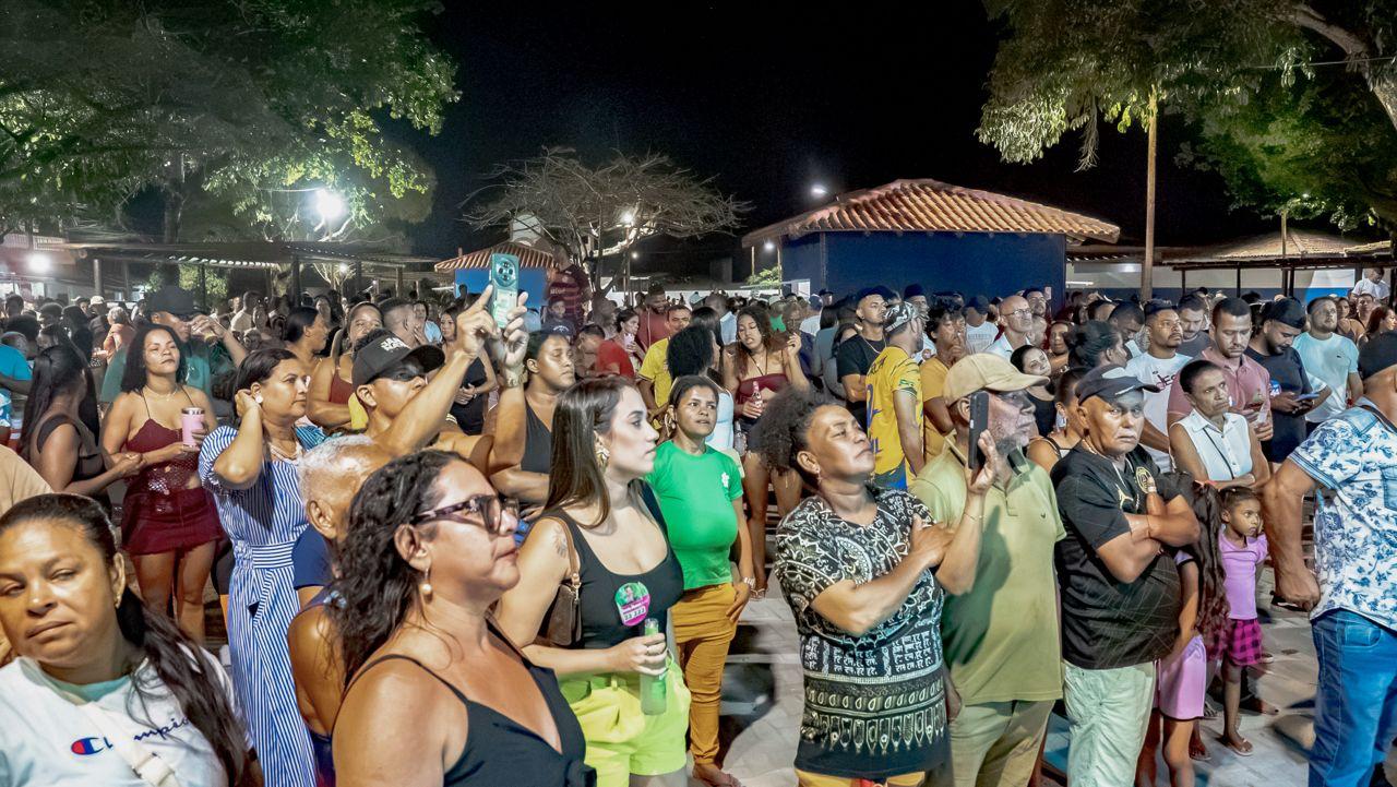 Noite de festa marca inauguração da nova Praça do Santiago em Arraial d’Ajuda 7