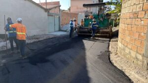 Obras de pavimentação asfáltica seguem aceleradas no bairro Xandó, em Trancoso Obras de pavimentação asfáltica seguem aceleradas no bairro Xandó, em Trancoso 1