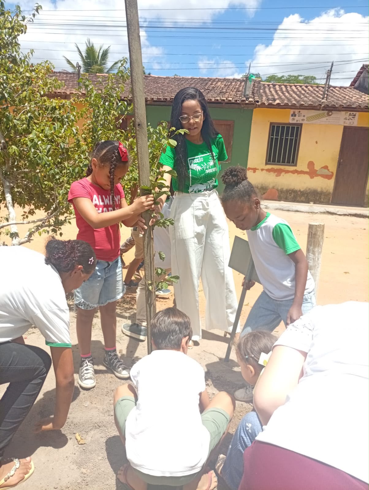 Praça do Vale Verde recebe novas mudas 5
