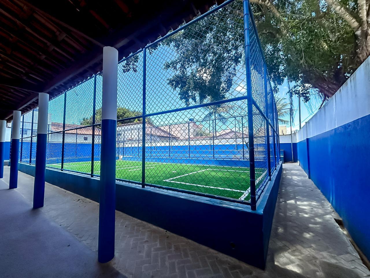 Escola Municipal Antônio Osório Batista, no Cambolo, recebe reforma completa e ganha quadra com grama sintética 6